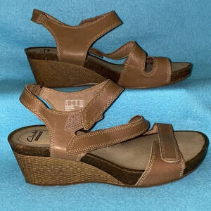 CLARKS COLLECTION Cushion Soft wedges basket weave look velcro closures size 9